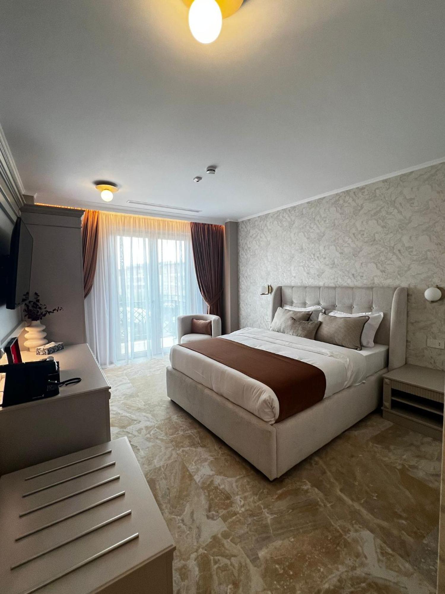 Boutique Hotel Bals Exterior photo