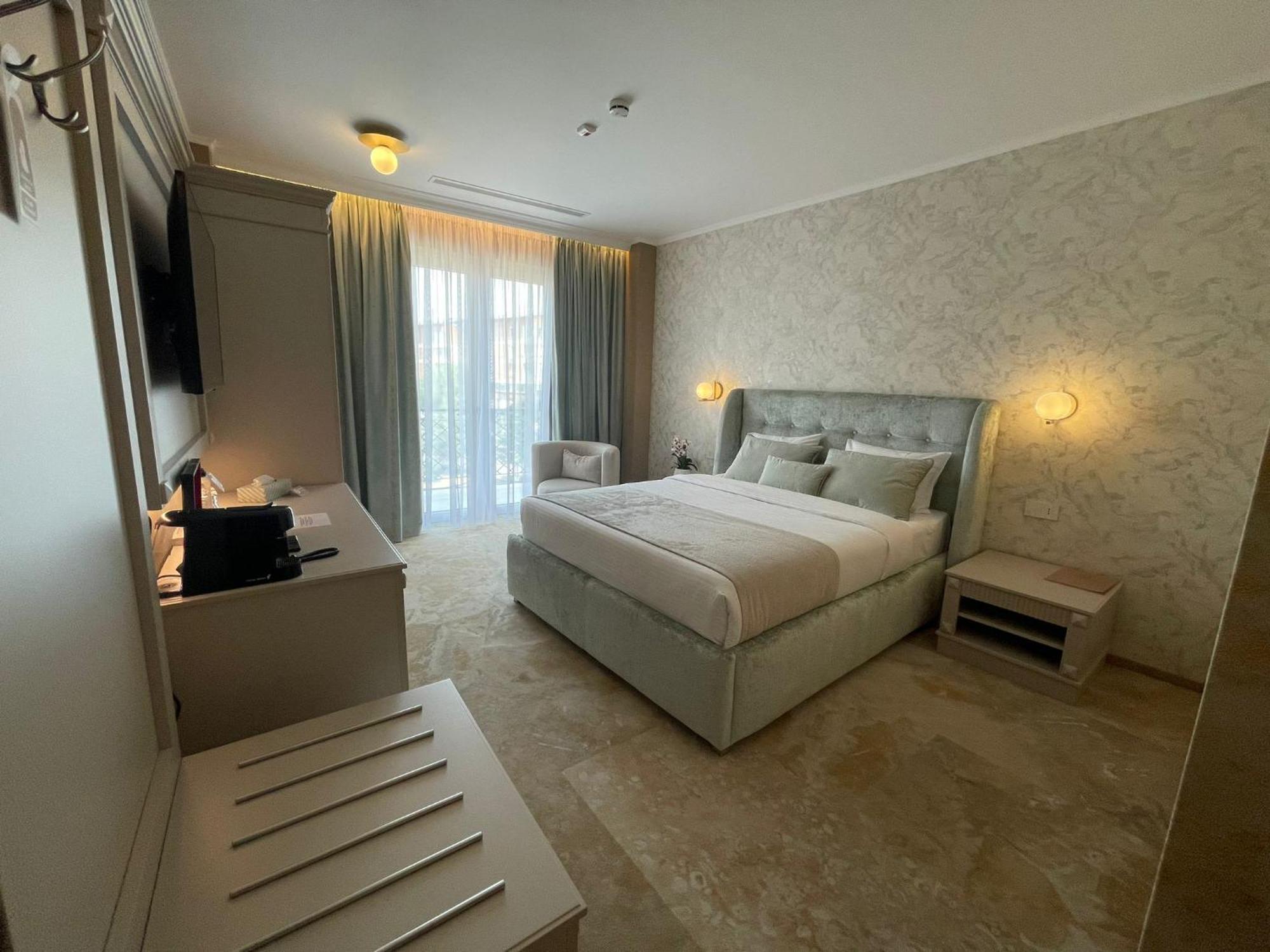 Boutique Hotel Bals Exterior photo