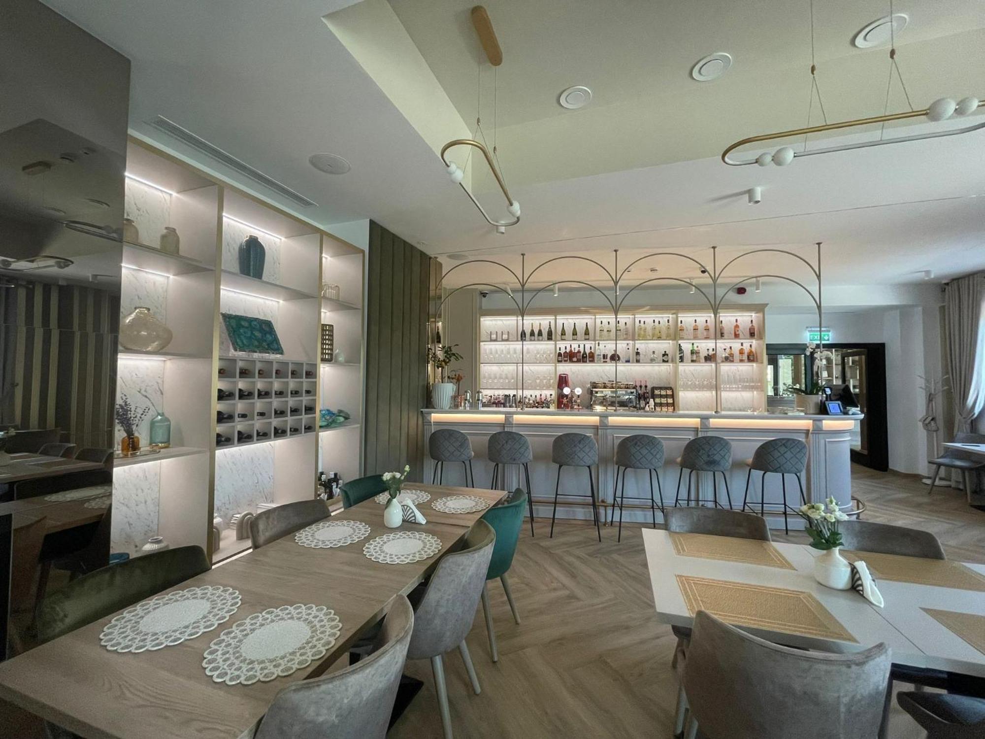 Boutique Hotel Bals Exterior photo